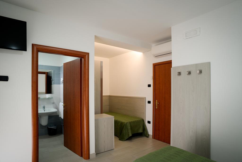 Hotel Clipper Джулианова Екстериор снимка