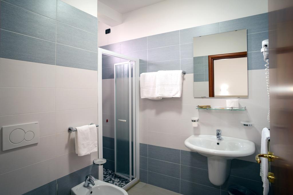 Hotel Clipper Джулианова Екстериор снимка