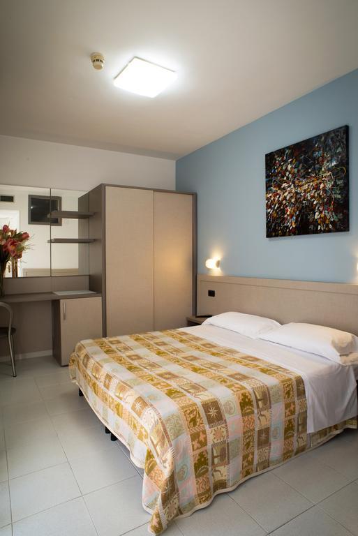 Hotel Clipper Джулианова Екстериор снимка