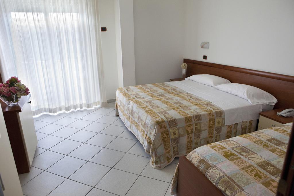 Hotel Clipper Джулианова Екстериор снимка