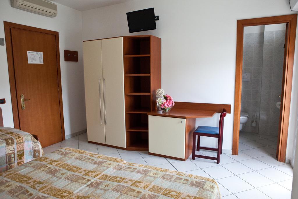 Hotel Clipper Джулианова Екстериор снимка