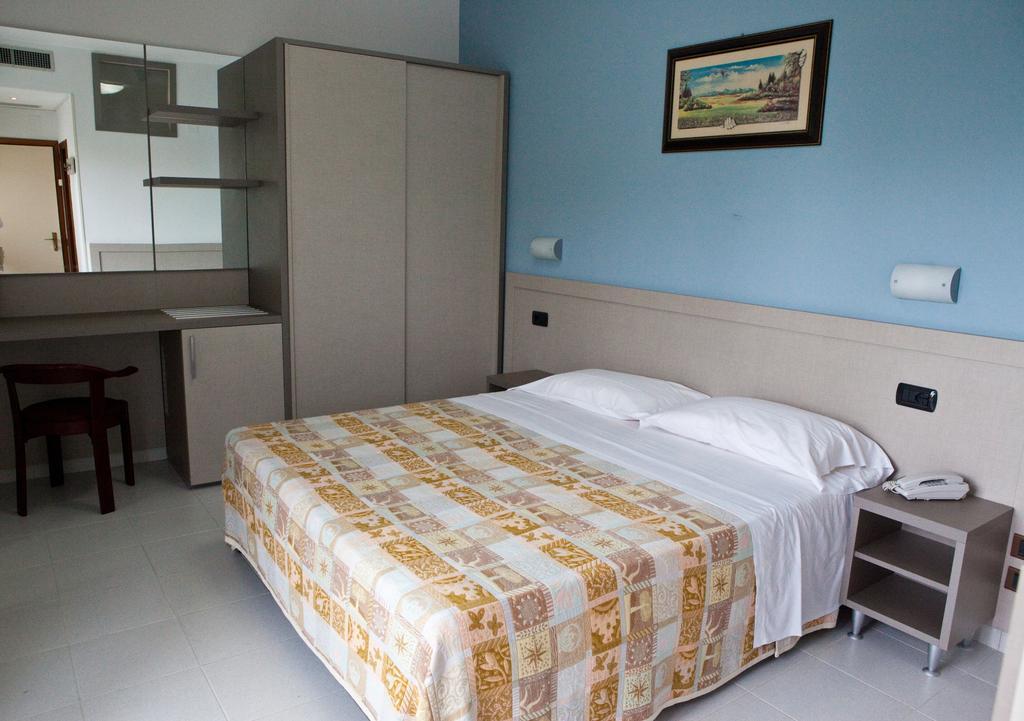 Hotel Clipper Джулианова Екстериор снимка