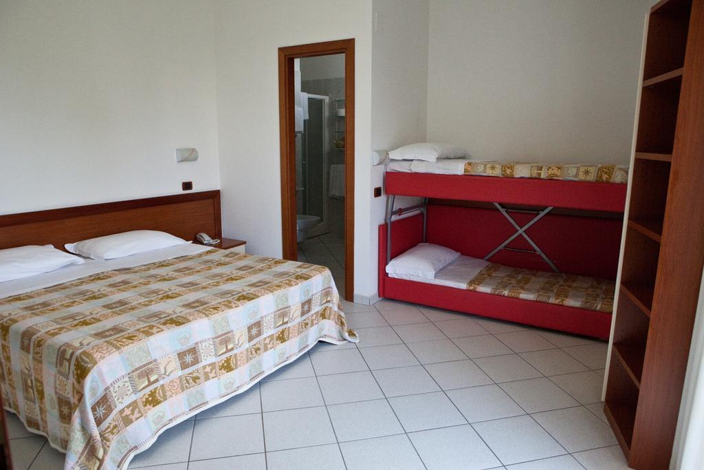Hotel Clipper Джулианова Екстериор снимка