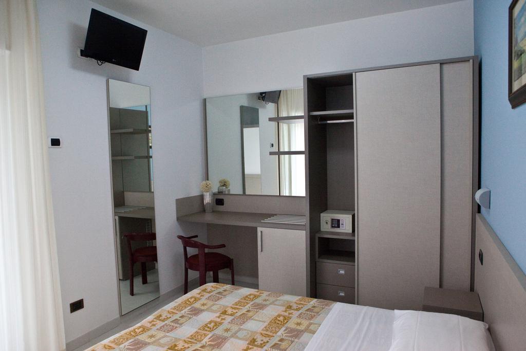 Hotel Clipper Джулианова Екстериор снимка