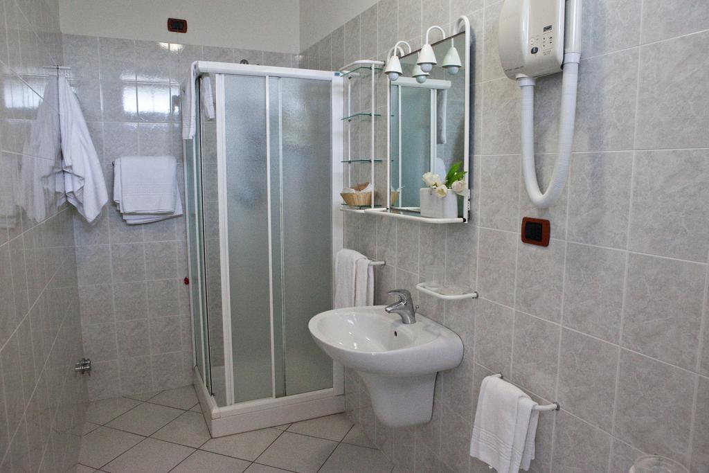 Hotel Clipper Джулианова Екстериор снимка